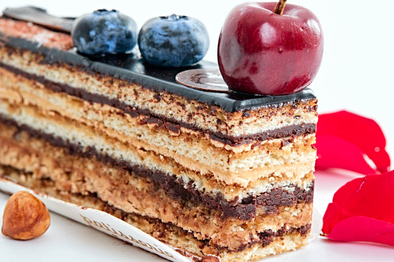 制作精美的法式小甜品蛋糕图片