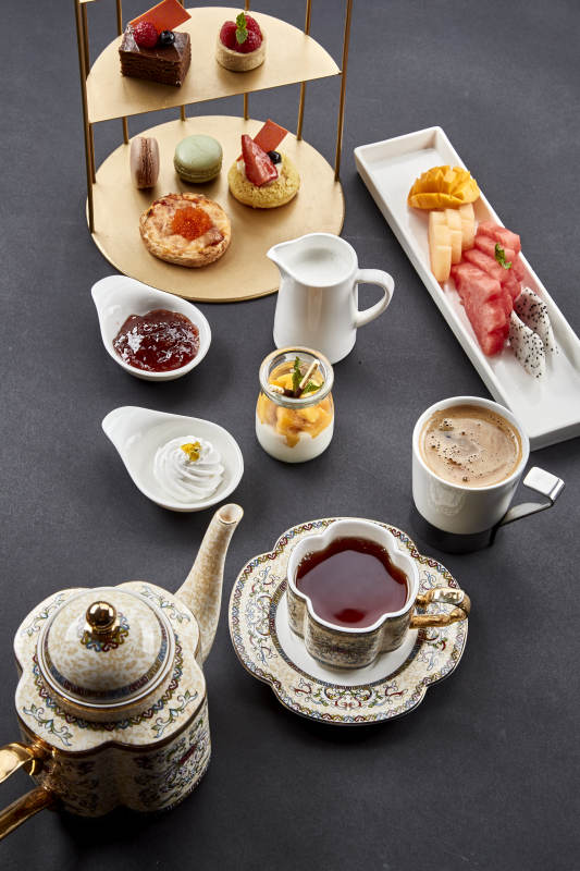 铺满一桌的精致美味英式下午茶图片