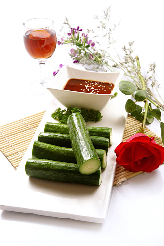 蘸酱鲜黄瓜图片