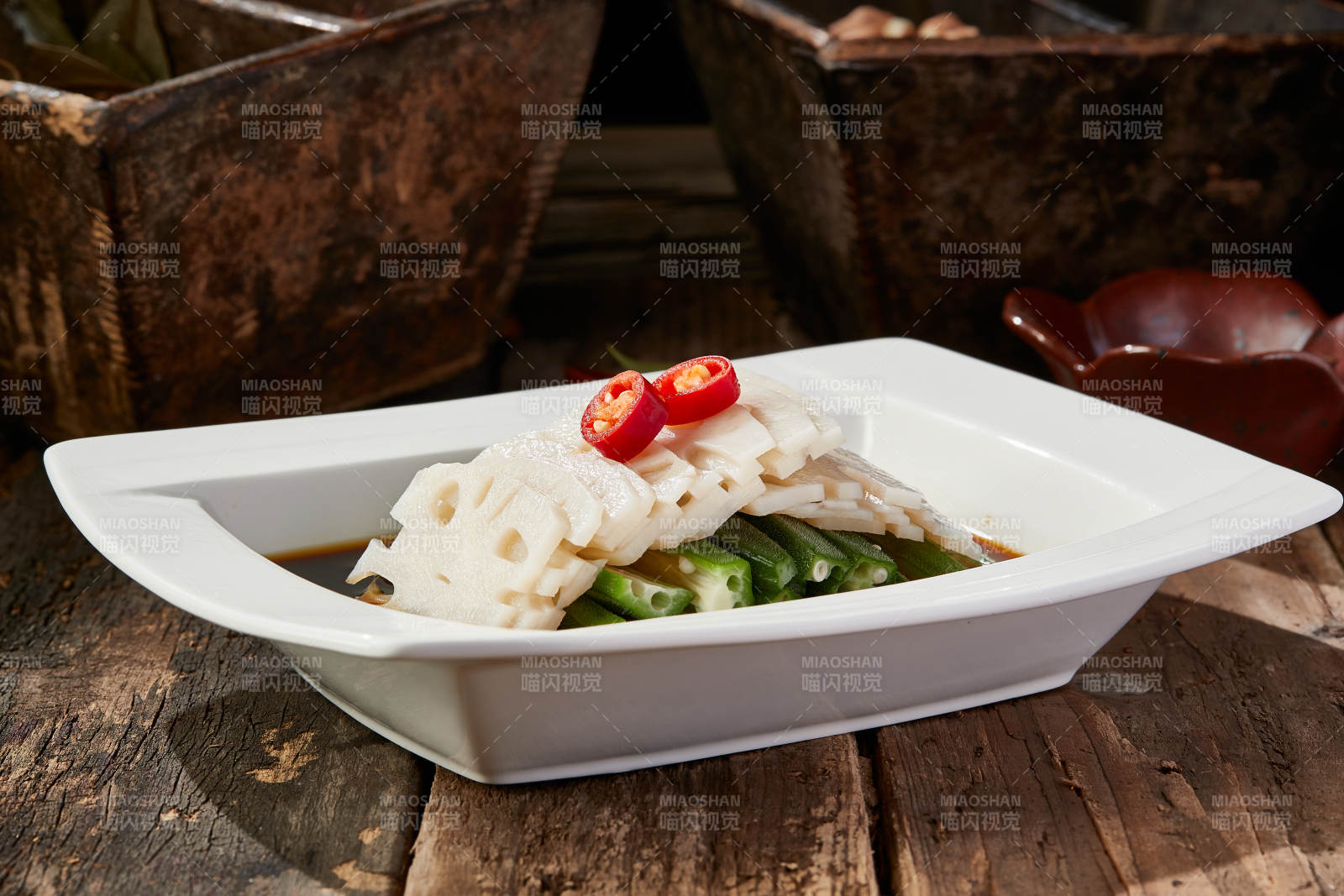 醋腌藕片鲜秋葵图片