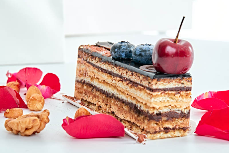 制作精美的法式小甜品蛋糕图片