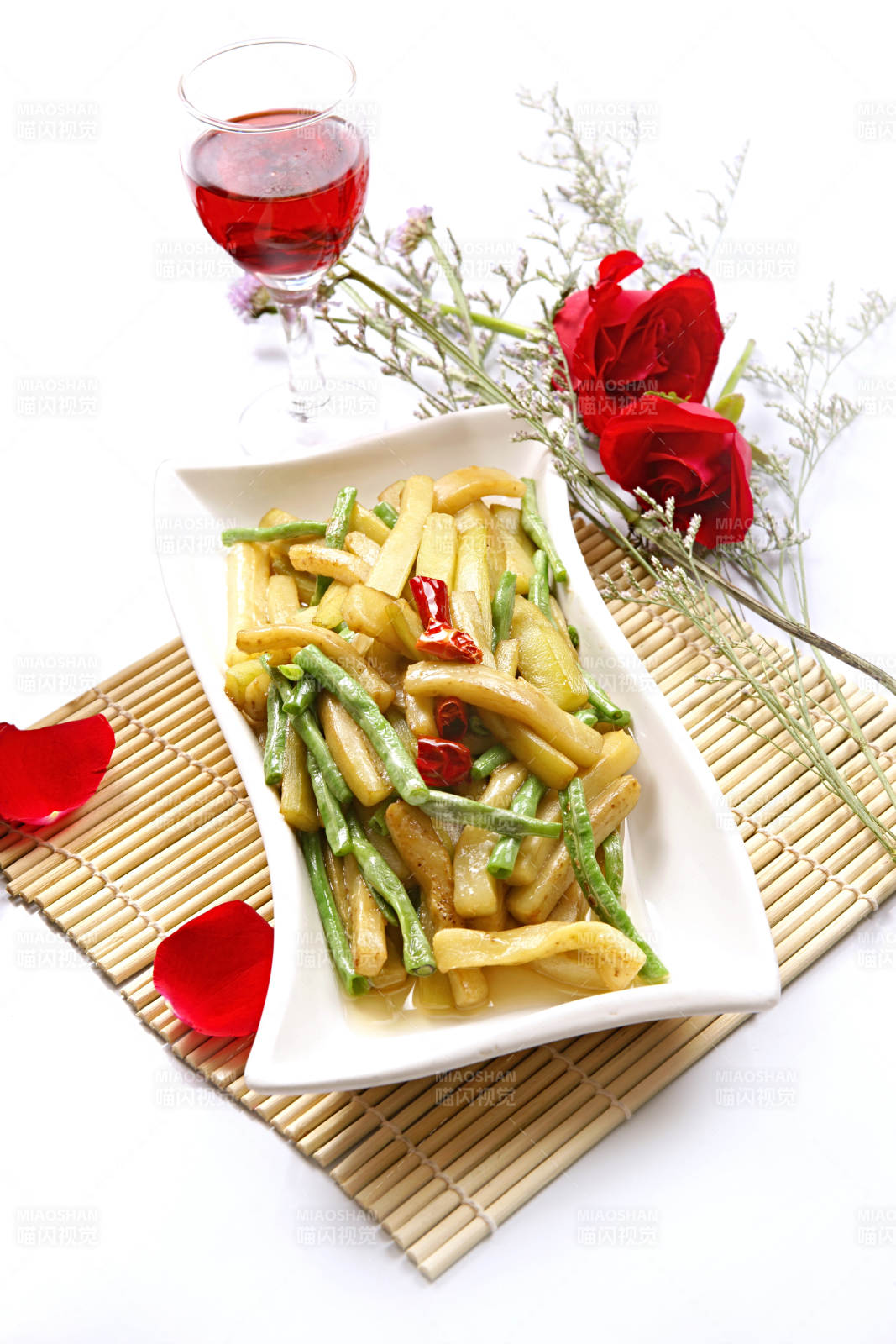 豇豆素炒茄条图片