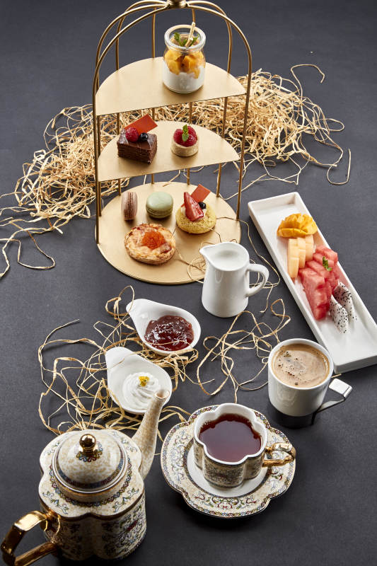 铺满一桌的精致美味英式下午茶图片