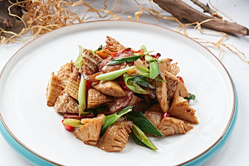 蒜苗腊肉酱炒冬笋块图片