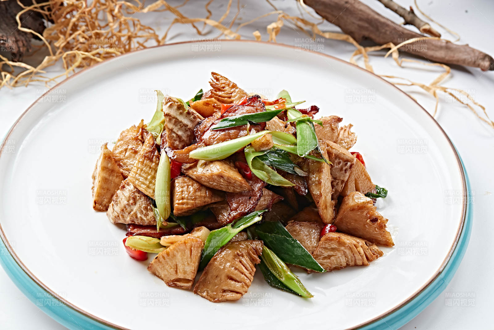 蒜苗腊肉酱炒冬笋块图片