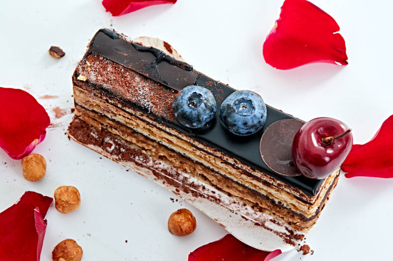 制作精美的法式小甜品蛋糕图片