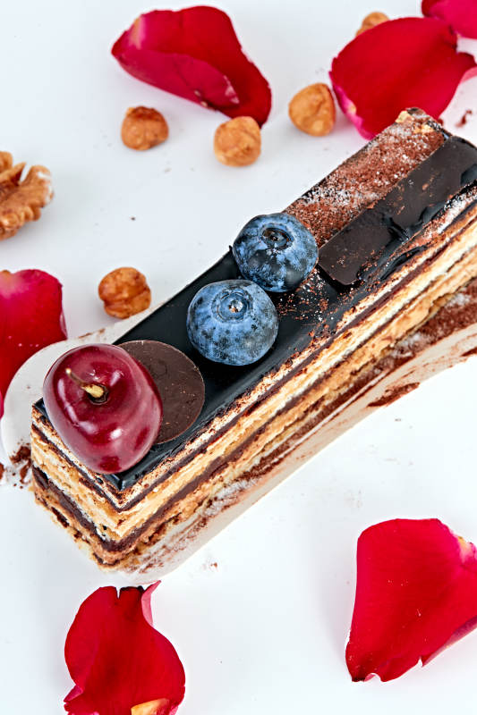 制作精美的法式小甜品蛋糕图片