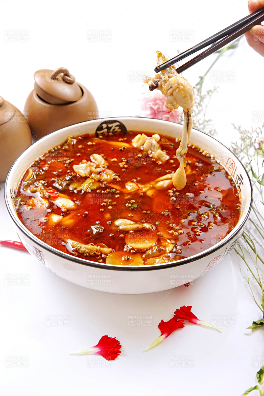 红油香辣馋嘴蛙图片