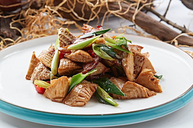 蒜苗腊肉酱炒冬笋块图片