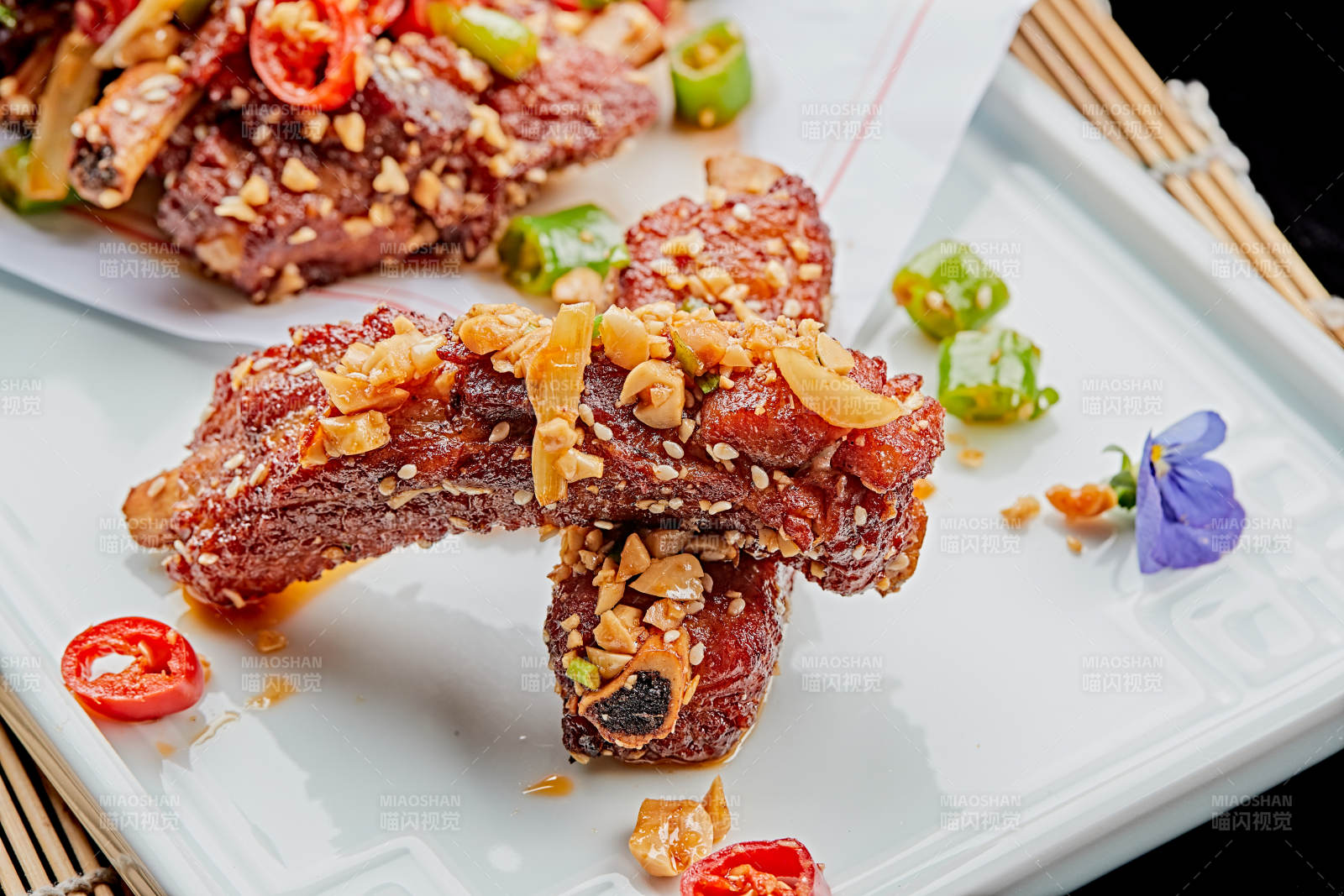 香辣油炸猪肋骨图片