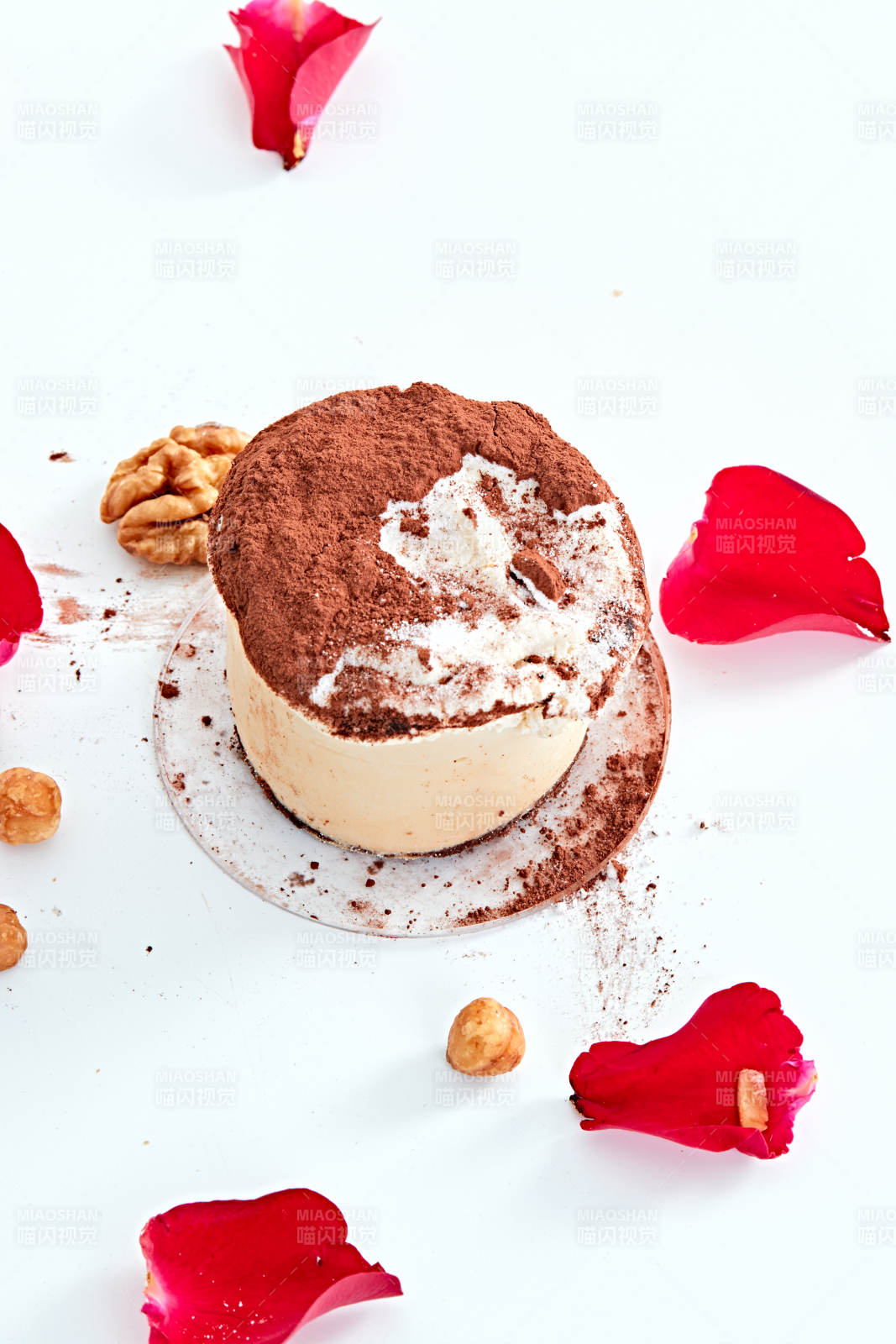 制作精美的法式小甜品蛋糕图片