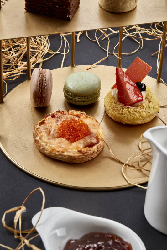 铺满一桌的精致美味英式下午茶图片