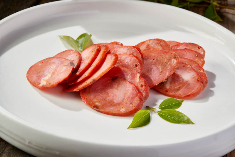 川味熏腊肠切片图片