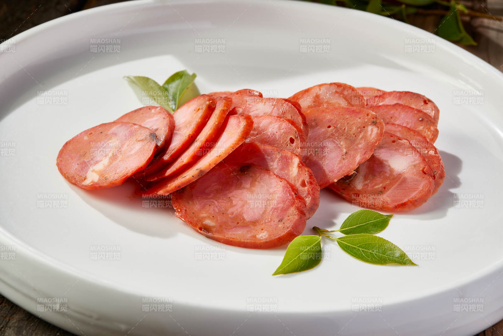 川味熏腊肠切片图片