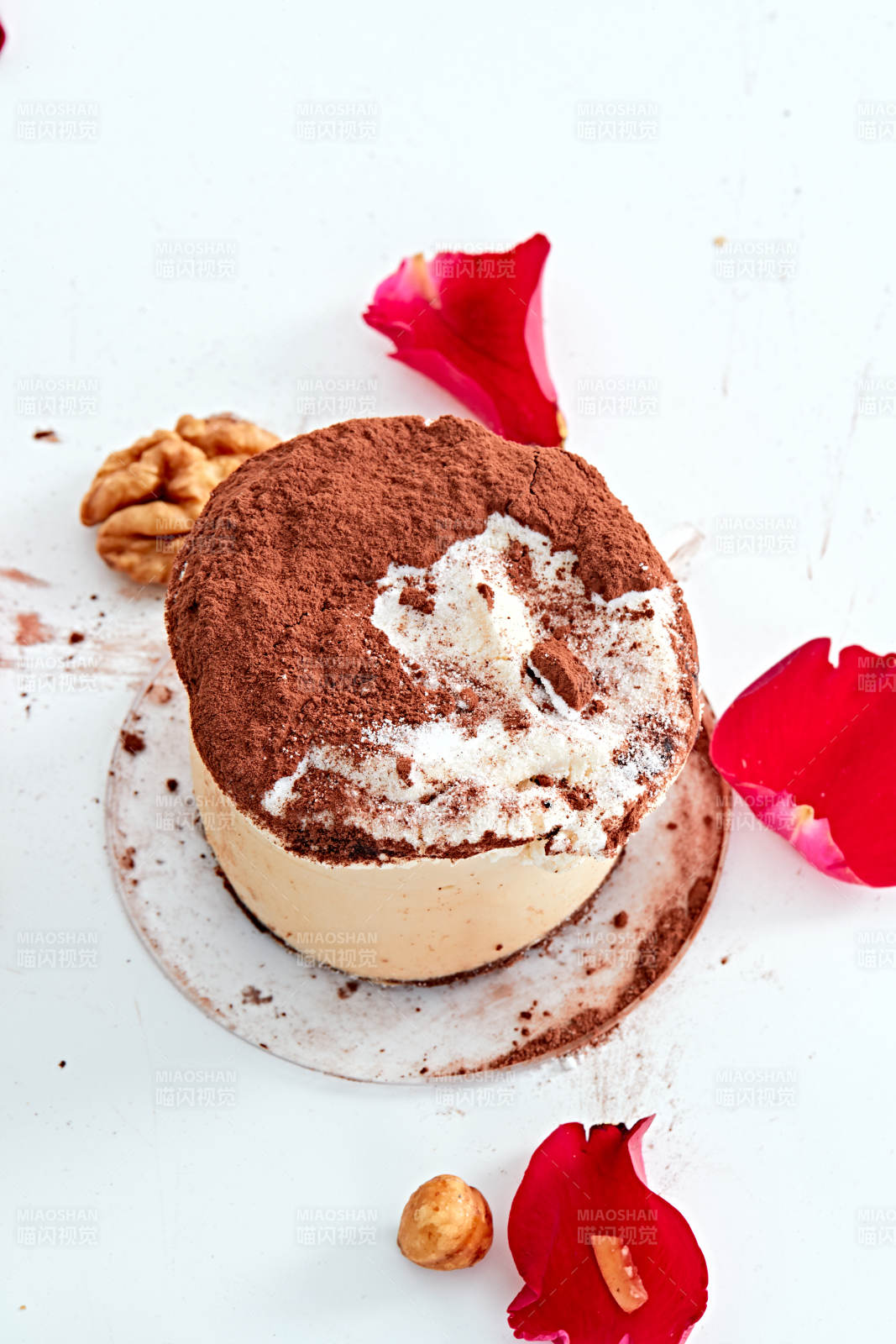 制作精美的法式小甜品蛋糕图片