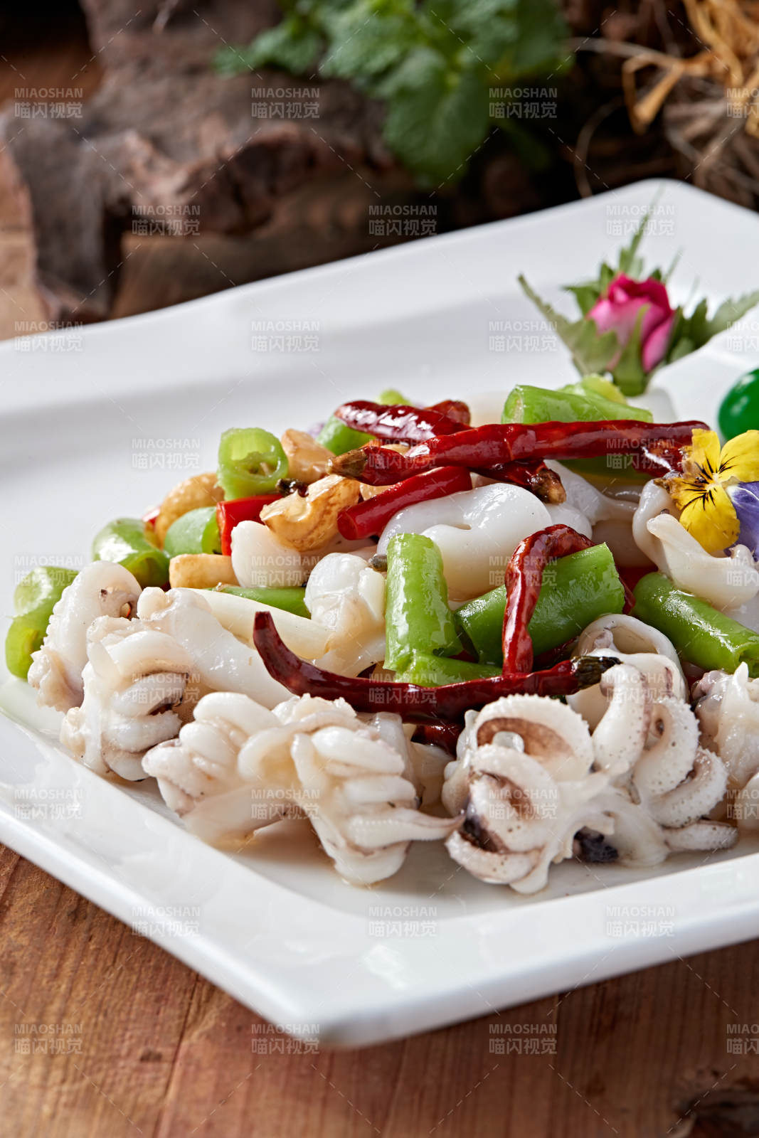 泰椒线椒爆炒墨斗鱼图片