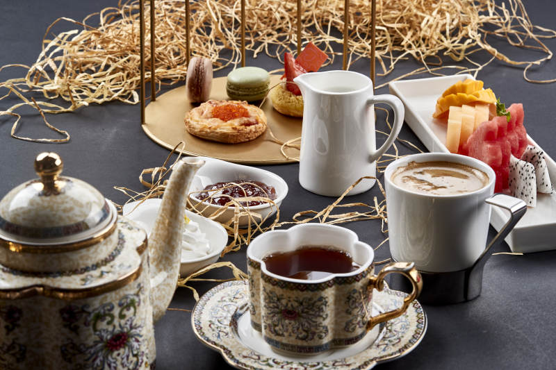 铺满一桌的精致美味英式下午茶图片