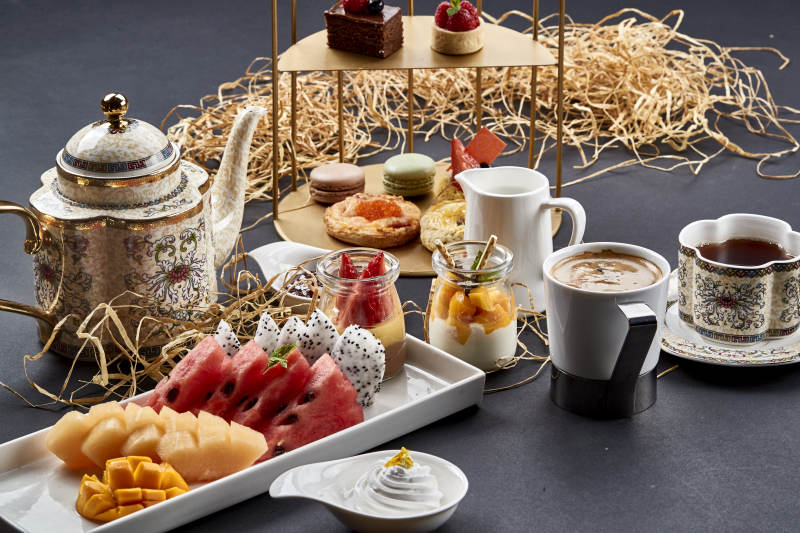 铺满一桌的精致美味英式下午茶图片