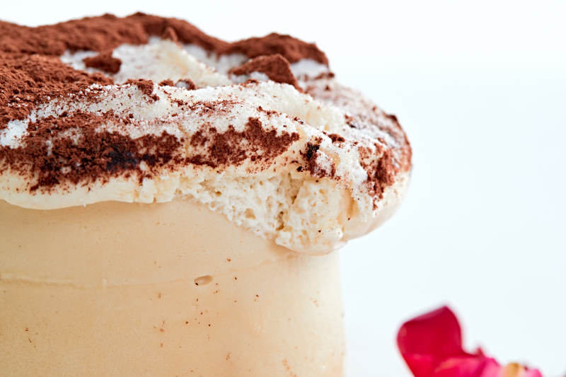 制作精美的法式小甜品蛋糕图片