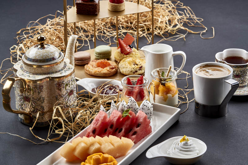 铺满一桌的精致美味英式下午茶图片