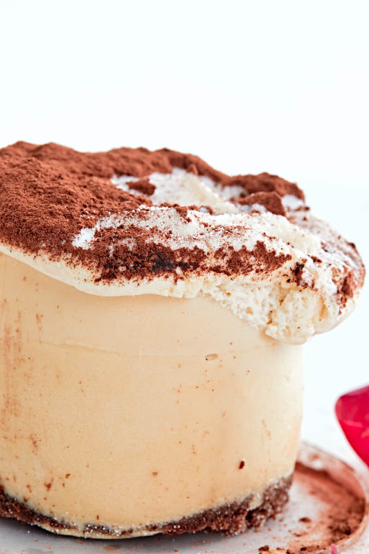 制作精美的法式小甜品蛋糕图片