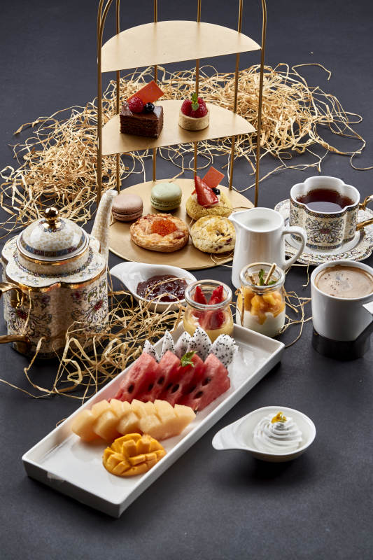 铺满一桌的精致美味英式下午茶图片