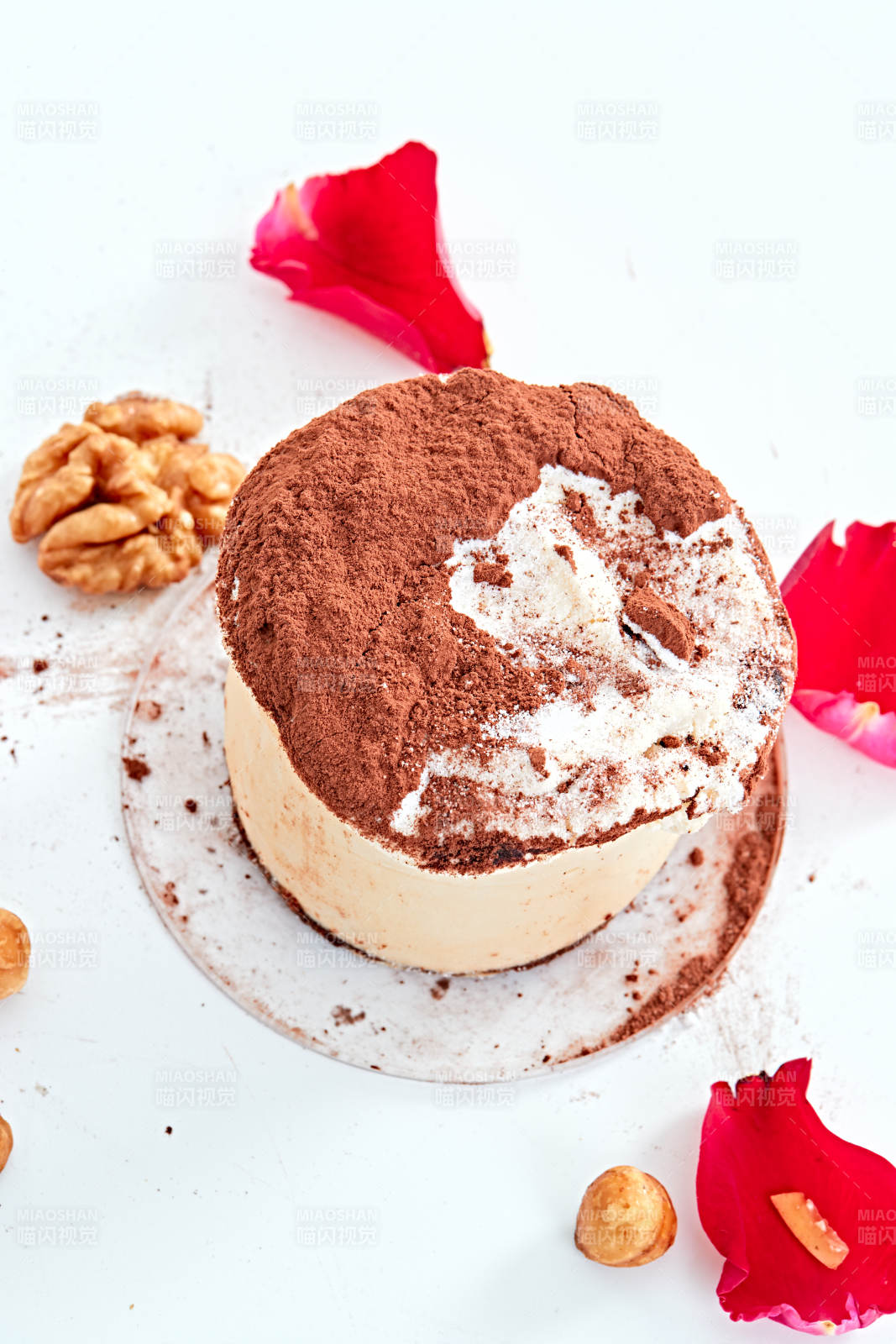 制作精美的法式小甜品蛋糕图片