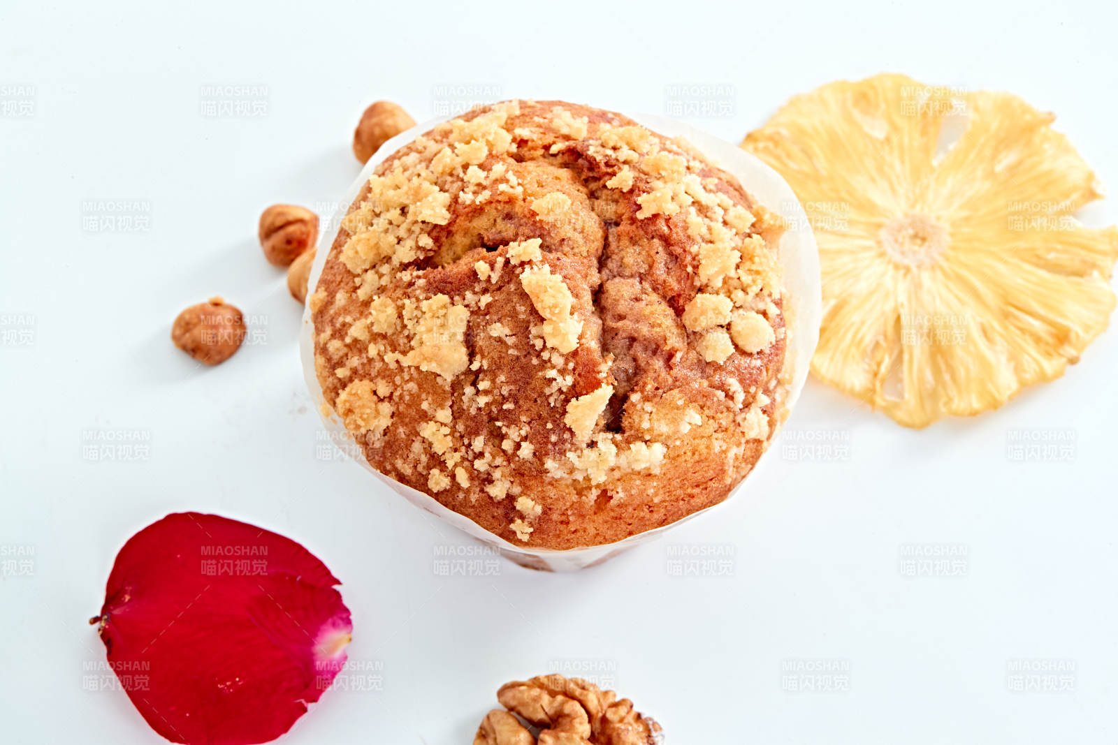 制作精美的法式小甜品蛋糕图片