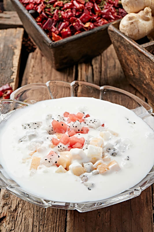 缤纷水果酸奶捞图片