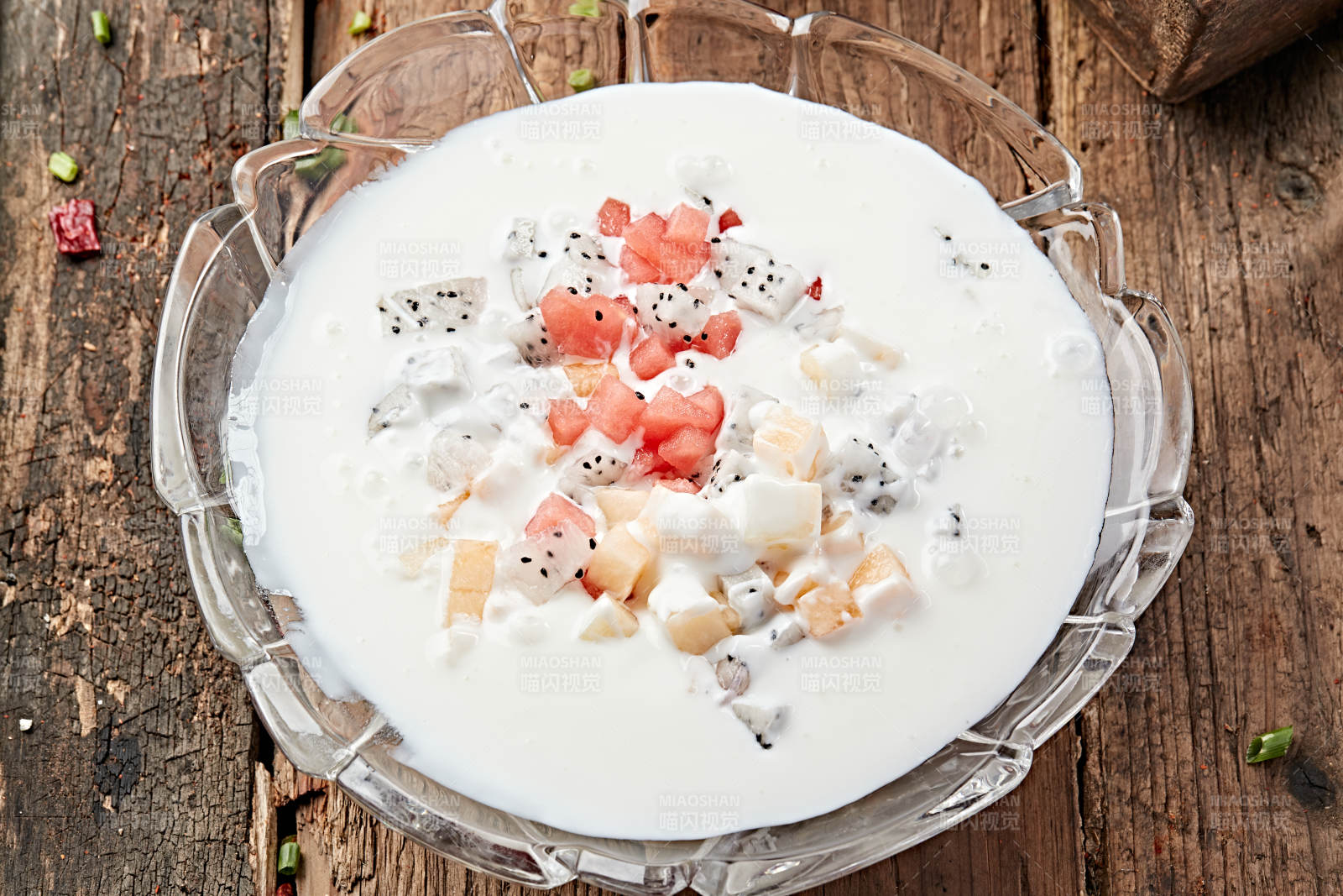 缤纷水果酸奶捞图片