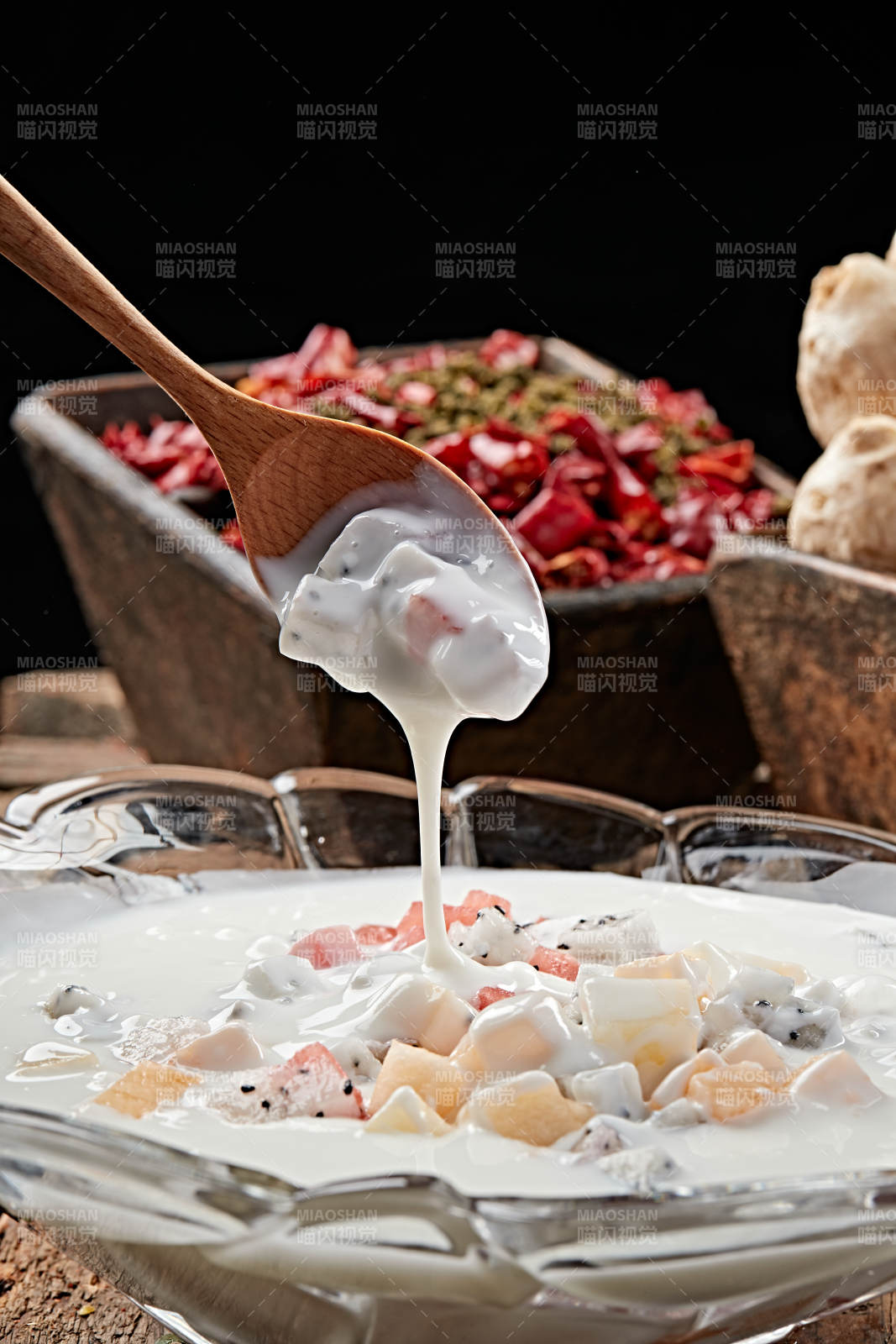 缤纷水果酸奶捞图片