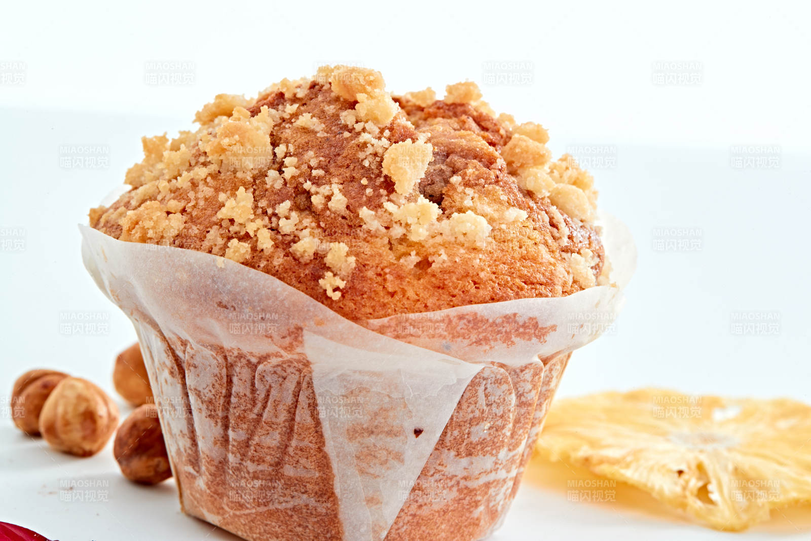 制作精美的法式小甜品蛋糕图片