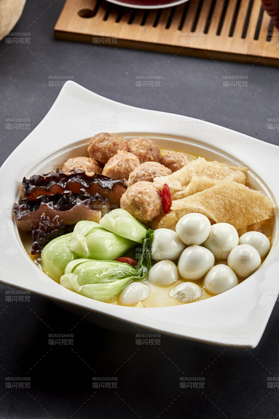 陆海空海参肉丸竹荪鹌鹑蛋油菜图片