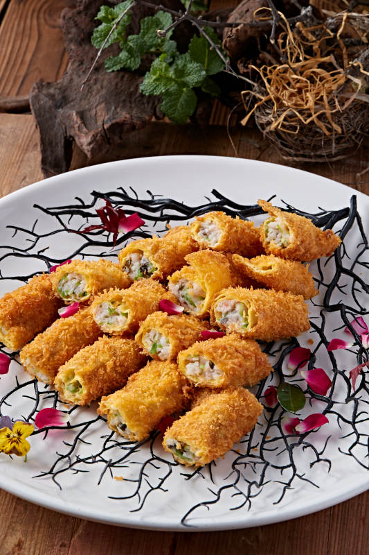 油炸黄金蛋皮卷虾滑蟹肉图片