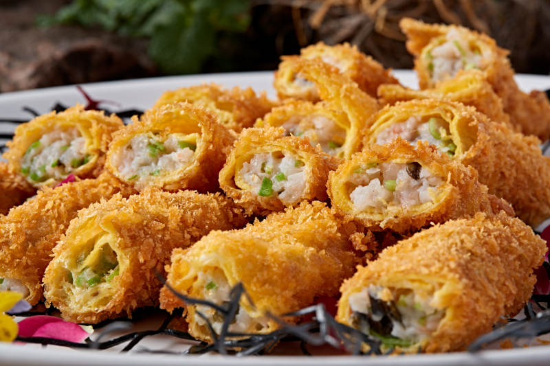 油炸黄金蛋皮卷虾滑蟹肉图片