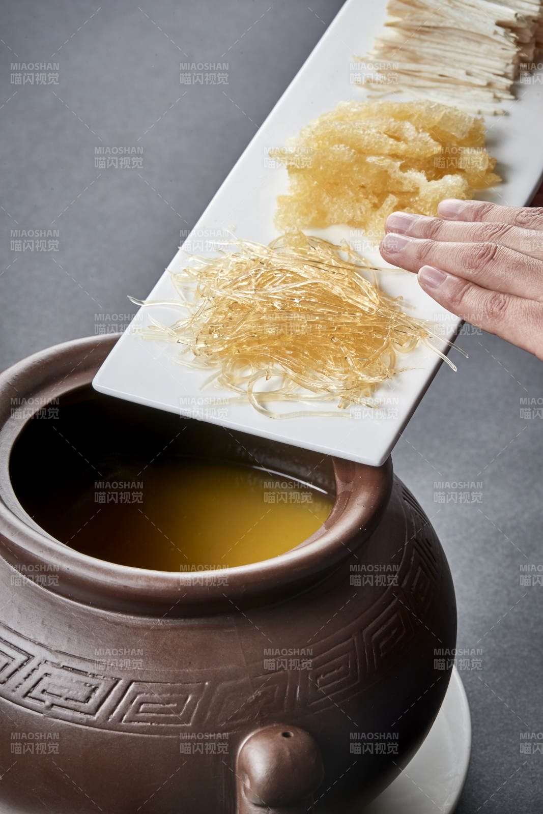 传统粤菜养生鱼翅山珍佛跳墙图片