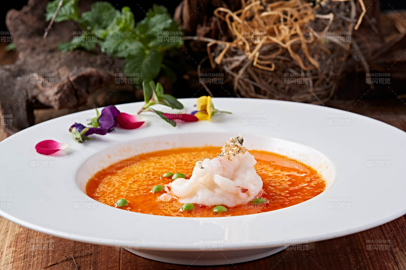 浓汤金箔牡丹虾图片