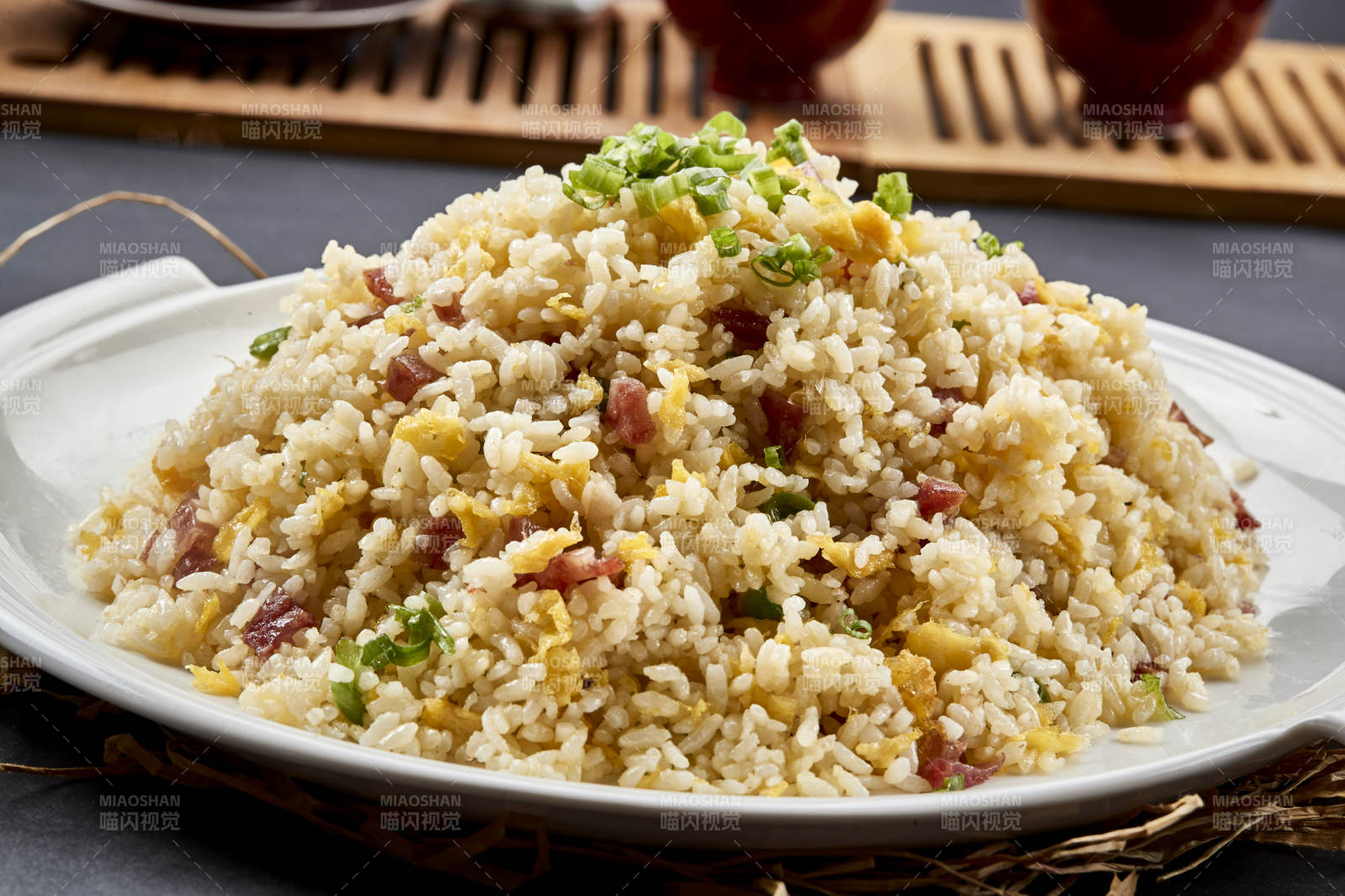 传统主食广式腊味黄金蛋炒饭图片