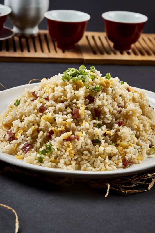 传统主食广式腊味黄金蛋炒饭图片