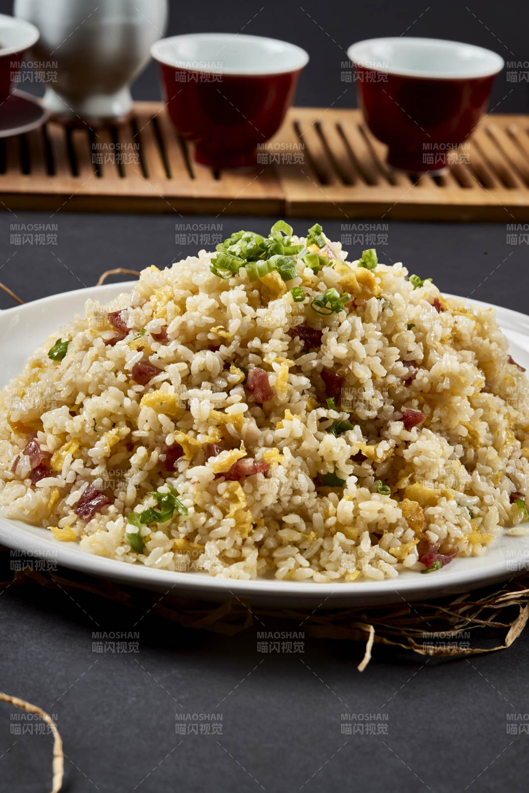 传统主食广式腊味黄金蛋炒饭图片