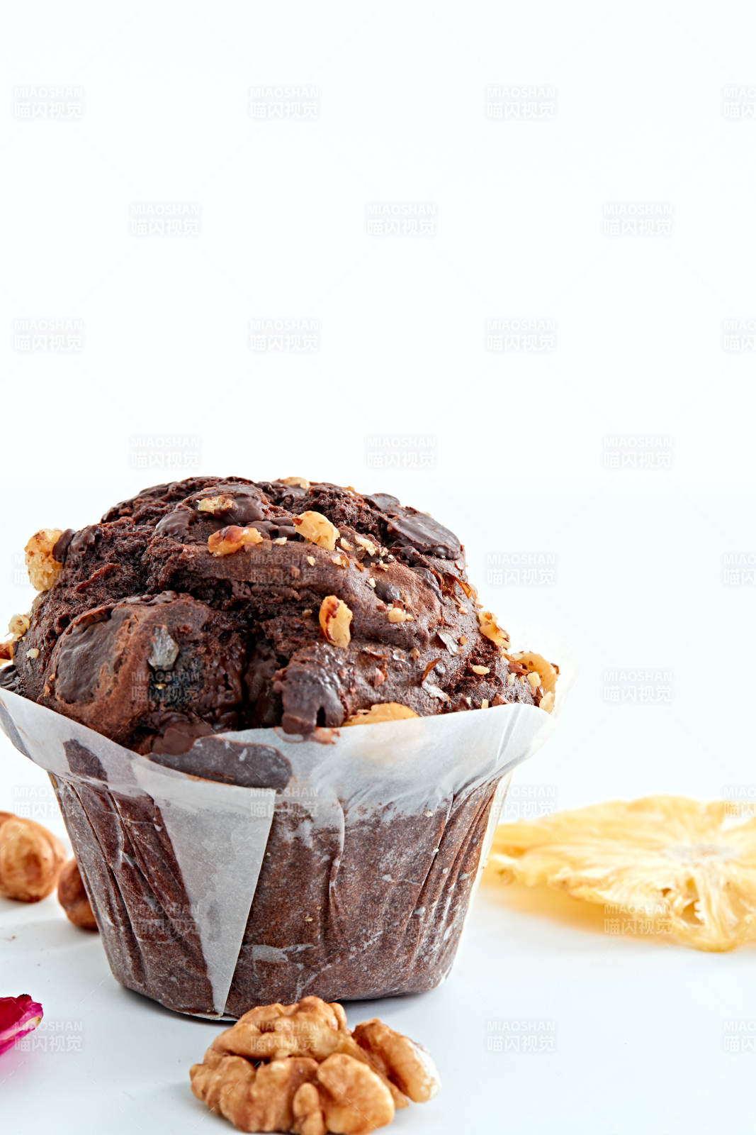 制作精美的法式小甜品蛋糕图片