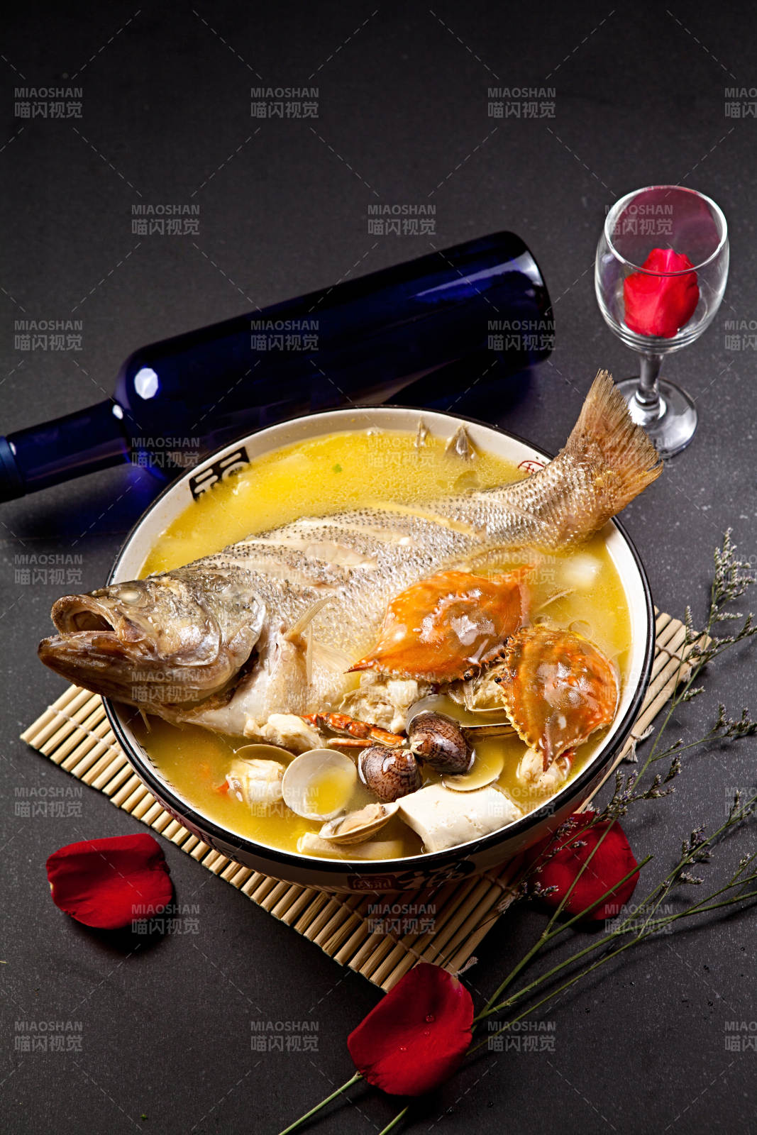 浓汤生猛海鲜烩图片