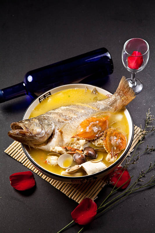 浓汤生猛海鲜烩图片