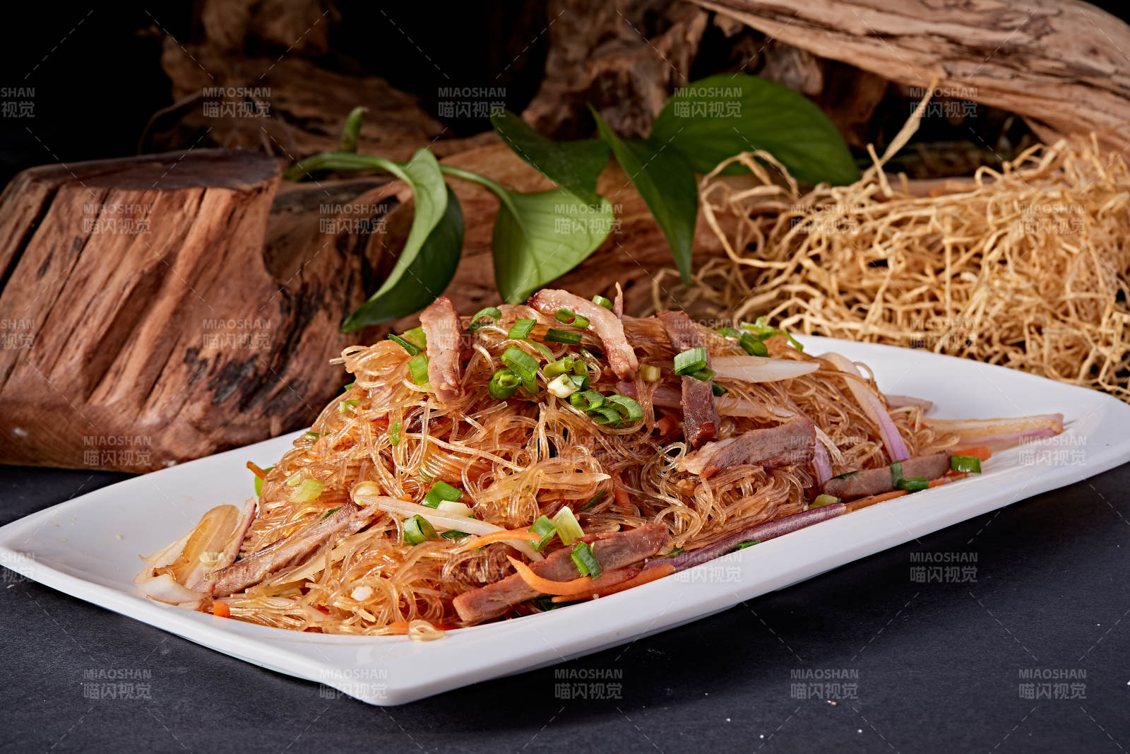 烧腊猪肉炒米粉图片