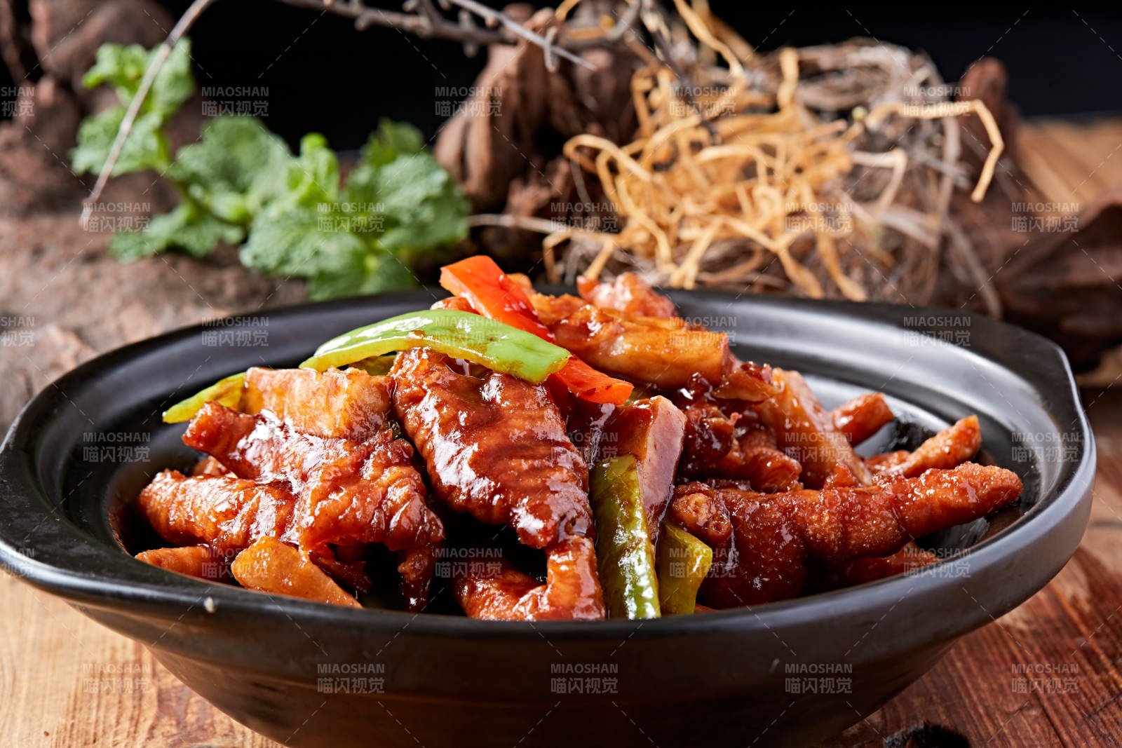 砂锅山药彩椒酱焖凤爪图片