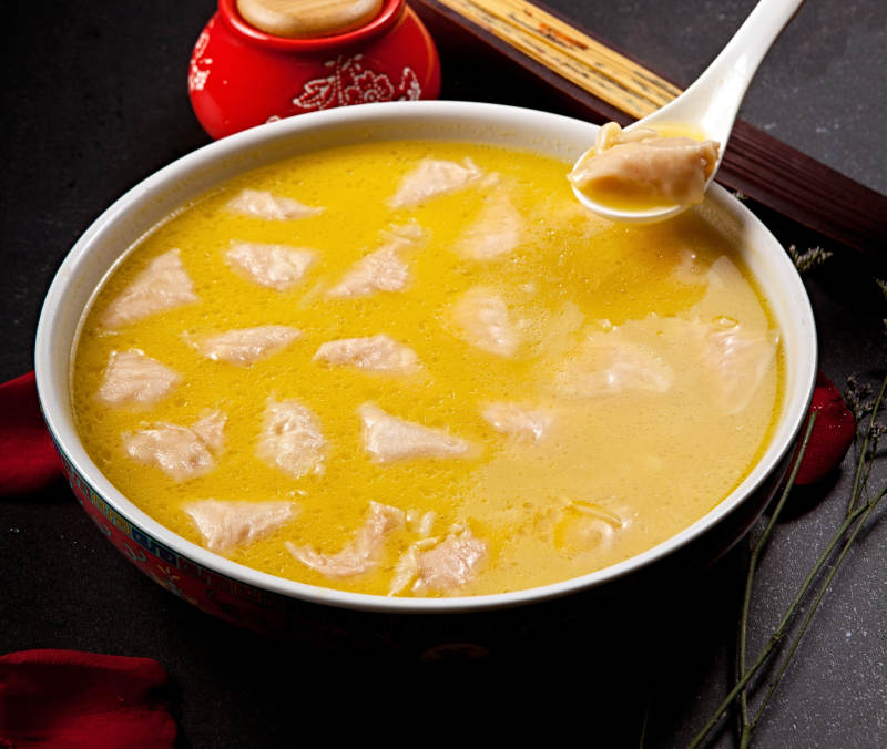 鲜浓鸡汤煮虾饺图片