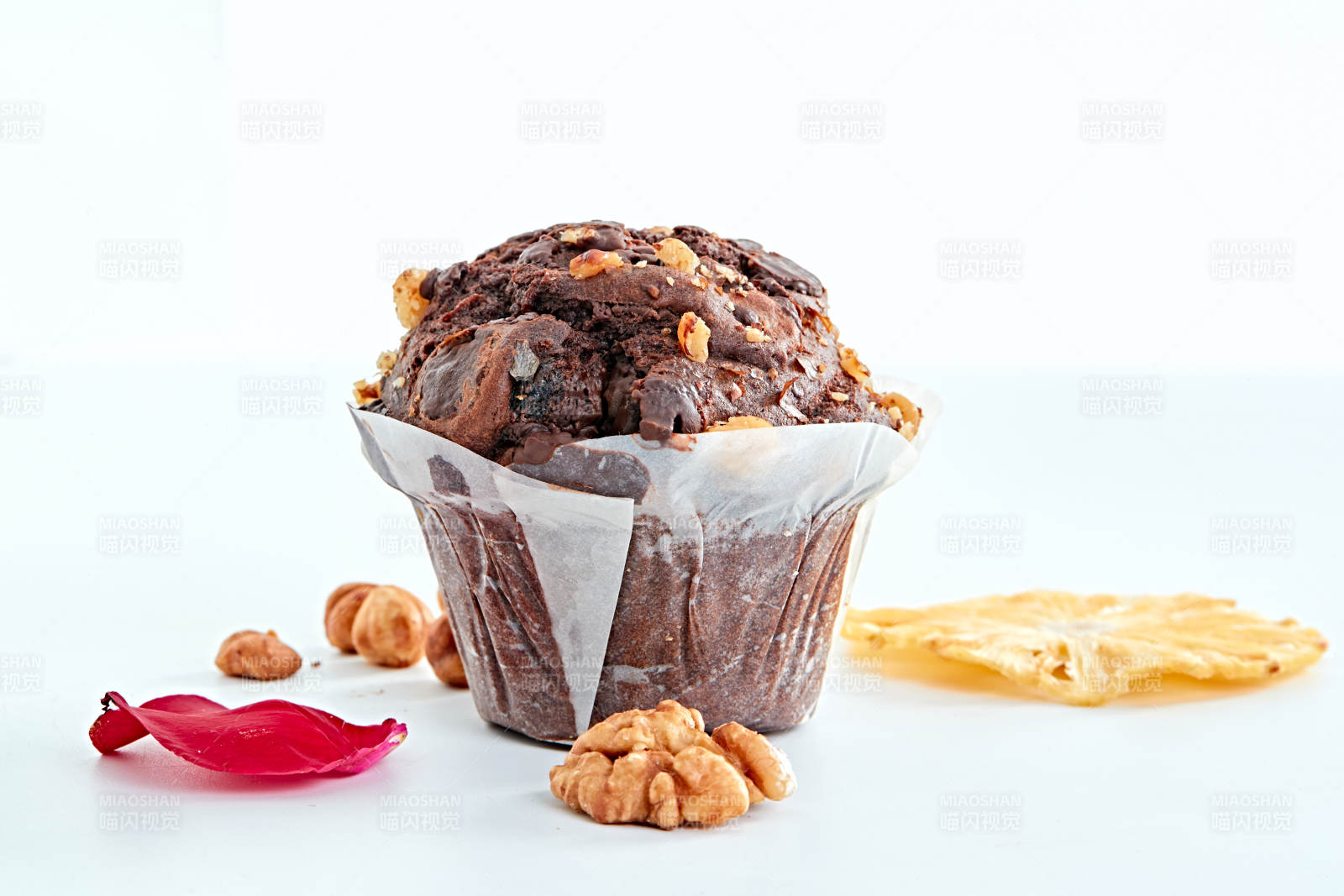 制作精美的法式小甜品蛋糕图片