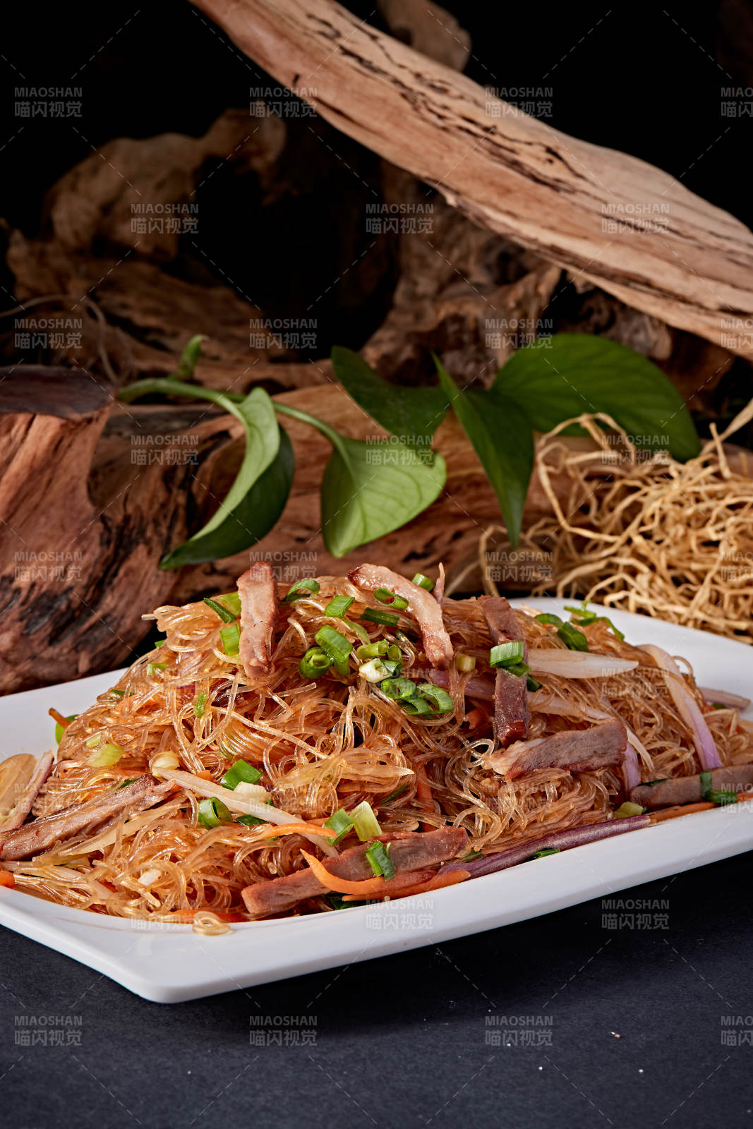 烧腊猪肉炒米粉图片