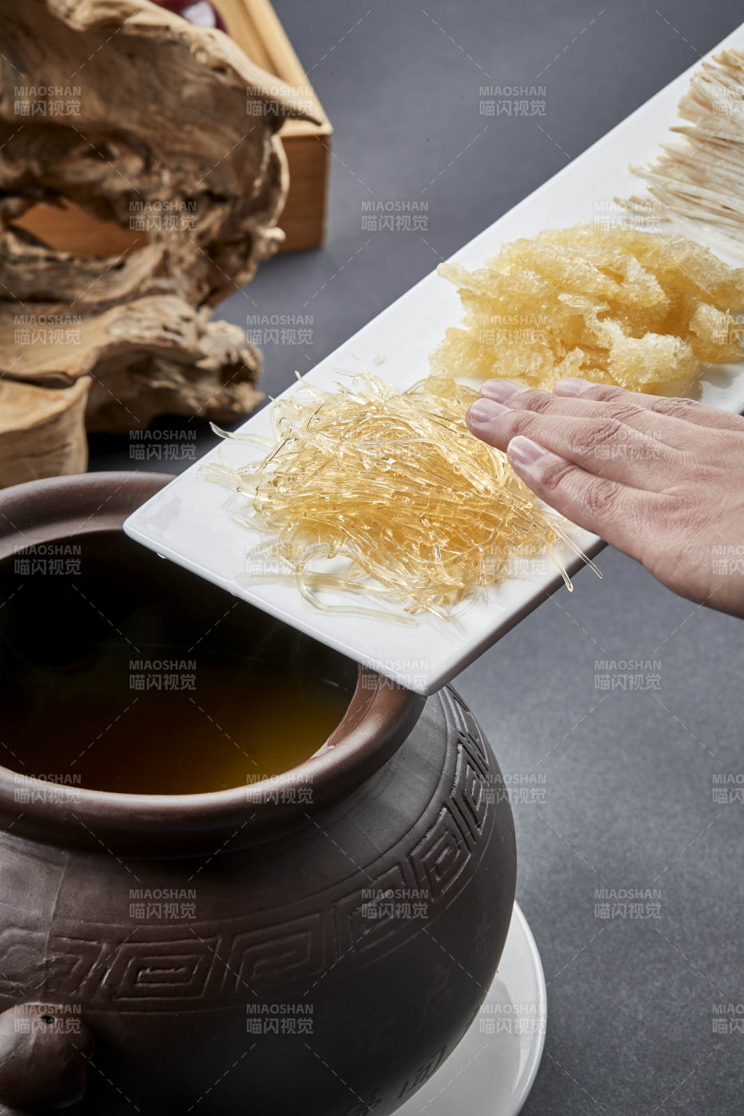 传统粤菜养生鱼翅山珍佛跳墙图片