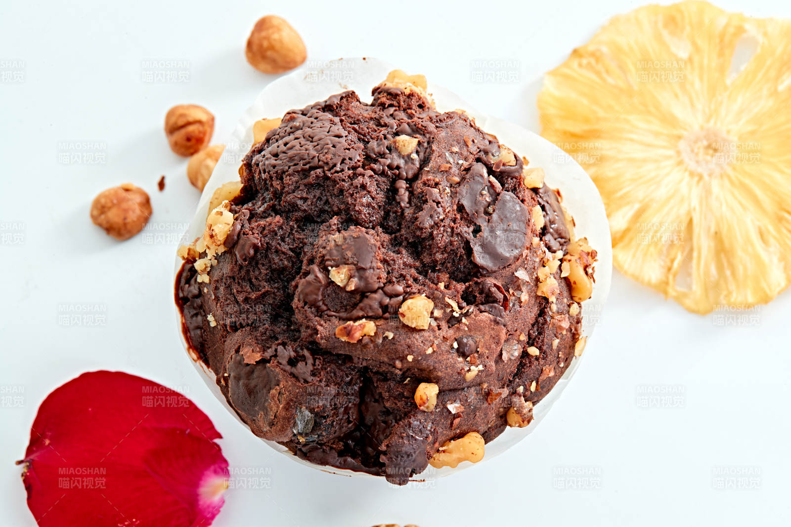 制作精美的法式小甜品蛋糕图片